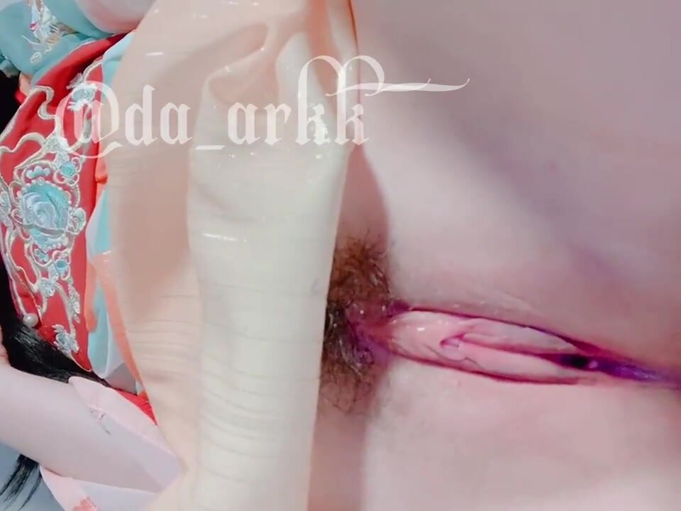 超嫩清純唯美小仙女【不小心噴到啦】小穴穴太敏感了 輕輕一揉就噴了好多水水，好想要爸爸的大雞巴填滿小母狗的騷穴 (1)