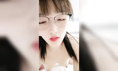 [Little Master] The contrasting goddess has passionate sex, eats chicken, and blows her mouth (1)