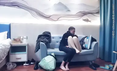 深夜场约了个黑裙性长腿妹子啪啪，如此美丽动人，要让她穿上情趣装口交拨开内裤上位骑坐猛操