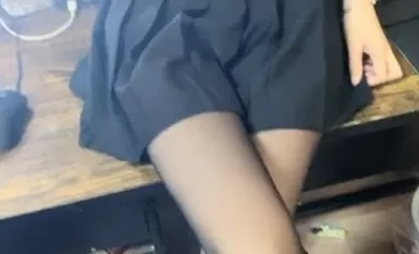 制服黑丝美女太骚了，真实勾引