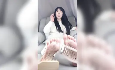 【丝足狂喜】推特28万粉丝国产原创丝袜足交博主「酥小强」付费私拍线下专约素人模特足交抚摸调情【第三弹】 (8)