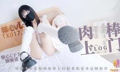 Sweet and cute girl next door [Lazy Pig]_Pure and innocent girl cock service! The sex-addicted little Lolita orders a cock online for door-to-door service to satisfy her tender pussy! White silk legs standing back