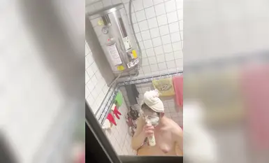 น้องสาวเพื่อนบ้านอาบน้ำ 4