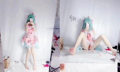 The best-looking pure loli "Koike Rina" welfare private photo pure contrast little slut tight pink pussy wet sticky juice, likes this kind of obedient and slutty look (5)