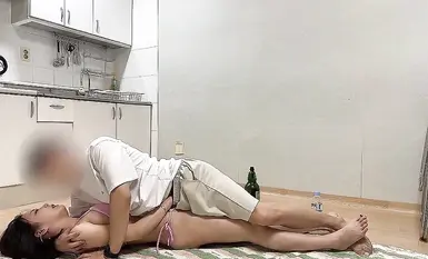 South Korea's top-notch high-profile celebrity contrast bitch "sunwall" "Han Shanyue" showed her face and had sex private photos with fans. She went to the beach at night and returned to the apartment to play games and was forced to be fucked. He really knows how to