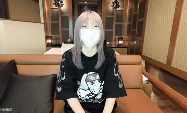 FC2PPV-4590630 Asahi（18）第4次拍摄可爱的纤细小乳房度过一个奇怪的圣诞节。当她还是一块女性身体蛋糕时，我用沾满奶油的阴茎深深地插入她的喉咙。之后，我用姜敷在她的肛门上。