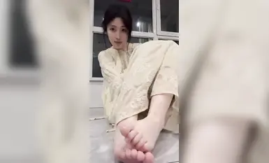 12万人のフォロワーを持つDouyinの有名人、張レノがスポンサーのために自ら撮影したプライベートな写真や動画が公開され、流出した（2）