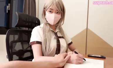 台湾清华大学外文系臀后健身教练「Ellie」OF剧情私拍下班继父趁老婆不在，猥亵内射写作业的女儿