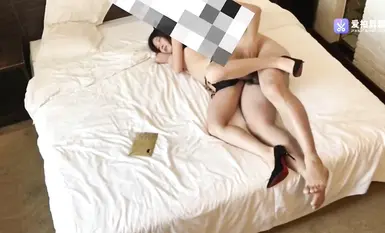 劲爆反差性感尤物『兔兔』及其闺蜜VIP群秀禾群婚纱露脸口交啪啪，唯美性感婚纱新娘超级反差完整版福利① (2)