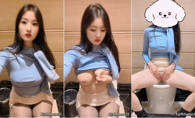 大一播音系小姐姐【小美】门槛定制福利，足球场楼道商场被闺蜜跳蛋调教喷水，外表有多清纯私下就有多淫荡