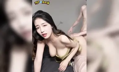 [Internet celebrity contrast bitch leaked selfie] After entering, her eyes are blurred