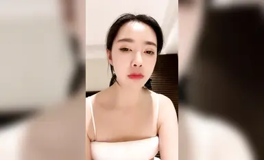 [Real stewardess earns extra money] The super slut goddess "Stewardess Xixi" of the colorful live broadcast has sex with her boyfriend with a thick dick without a condom. Her pussy is pink and tight, it's really the best! 2