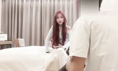 Tanhua Qige menghabiskan beribu-ribu yuan untuk tarikh mewah dengan pelacur yang telah dilacurkan oleh Wu Moufan Dia memasukkan zakarnya ke dalam farajnya dan mengeluarkan cecair putih.