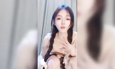 2025年3月最新，抖音网红女神下海【小馋猫】好美啊，绝对让你一眼爱上，真是个超级反差的极品尤物，嫩的很全脱(6)