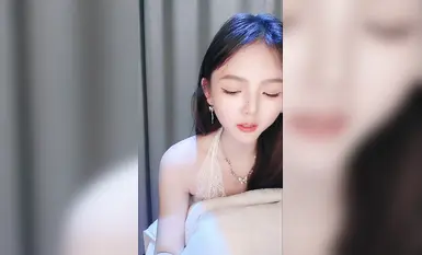 2025年3月最新，抖音网红女神下海【小馋猫】好美啊，绝对让你一眼爱上，真是个超级反差的极品尤物，嫩的很全脱(6)