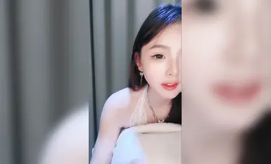 2025年3月最新，抖音网红女神下海【小馋猫】好美啊，绝对让你一眼爱上，真是个超级反差的极品尤物，嫩的很全脱(6)