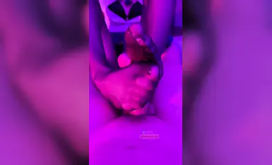 Hindi isang ball-uniform na black silk lubricant footjob