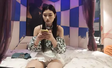 網約漂亮小姐姐，脫衣後盡顯苗條大長腿，任勞任怨軟了必須給你搞硬