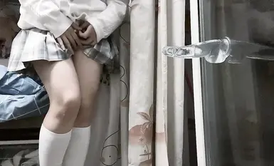 Isang estudyante sa kolehiyo na may malalaking suso at magandang hitsura ay nagpapakita ng kanyang mukha [Little Tank] at nagsasalsal sa dormitoryo, nag-expose sa labas, umiinom ng ihi, at tumatawag kay daddy! Ang magandang schoolgirl ay ibang-iba sa prib