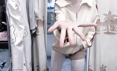 露脸巨乳高颜值大学生【小坦克】宿舍自慰，户外露出，喝尿，叫爸爸！漂亮学生妹私下极度反差是个露出癖性瘾小母狗(9)