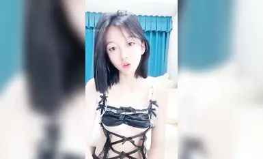 New anchor super pink school beauty anchor Yuanyuan tongue menindik blowjob baru sahaja masuk ke laut dan melutut di atas tandas untuk disetubuhi, props training, breast push, lidah menindik mulut kecil seksi blowjob, pelbagai postur letupan (25)