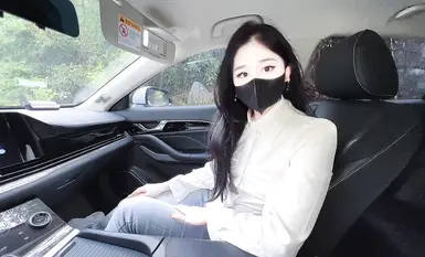 [Xuất tinh trong xe] Trai đẹp ❤️ dẫn vợ đồng nghiệp đi quan hệ ngoài trời trên xe, chuẩn bị địt dây viền đỏ và tất lụa đen, rất thú vị, địt cái lồn trắng nõn và xuất tinh bên trong