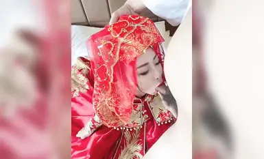 [Pengantin Perempuan Jalang Perkahwinan Lewd] Pada hari perkahwinan, bekas teman lelaki itu datang untuk merobek gaun pengantin dan memasuki gaun pengantin putih untuk melayani orang lain secara cabul. Dilanggar oleh orang lain akan mengingatkan anda tent