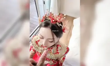 [Pengantin Perempuan Jalang Perkahwinan Lewd] Pada hari perkahwinan, bekas teman lelaki itu datang untuk merobek gaun pengantin dan memasuki gaun pengantin putih untuk melayani orang lain secara cabul. Dilanggar oleh orang lain akan mengingatkan anda tent