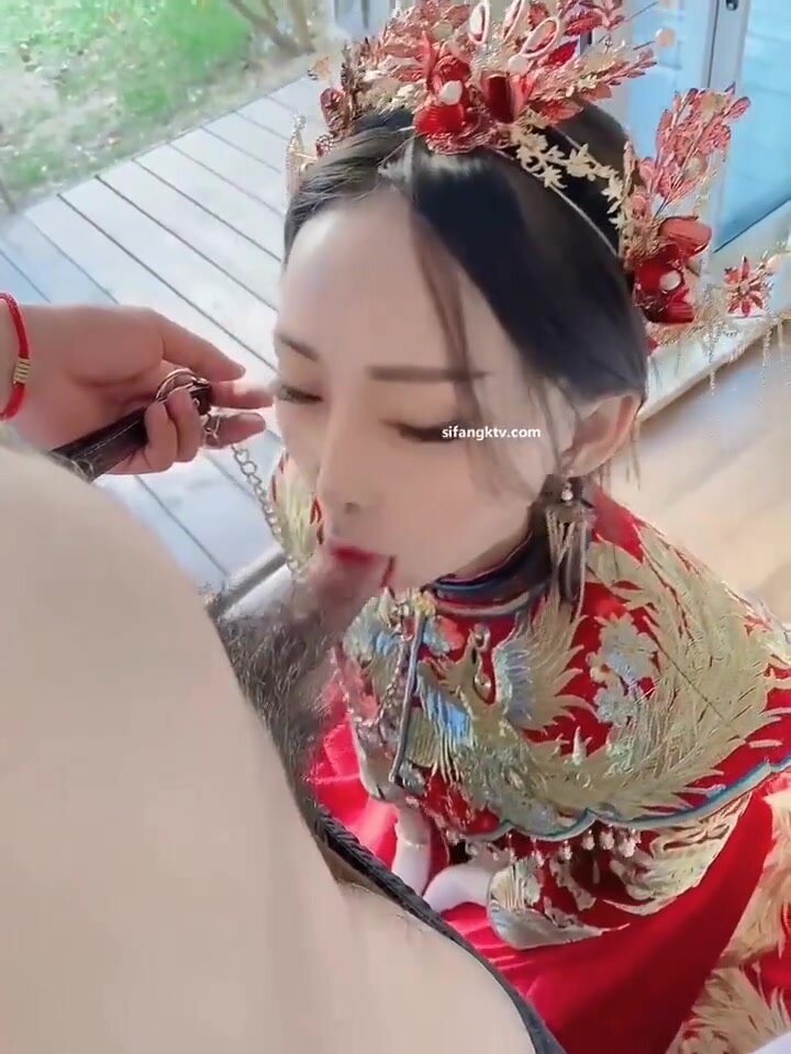 [Lewd Wedding Bitch Bride] On the wedding day, the ex-boyfriend came over to rip off the wedding dress and entered the white wedding dress to serve others lewdly. Being violated by others will remind you of how she looked when she was wearing a holy wedding dress (2)