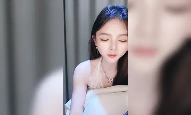 2025年最新抖音網紅女神下海【小饞貓】好美啊，絕對讓你一眼愛上，真是個超級反差的極品尤物 (1)