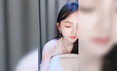 2025年最新抖音網紅女神下海【小饞貓】好美啊，絕對讓你一眼愛上，真是個超級反差的極品尤物 (1)